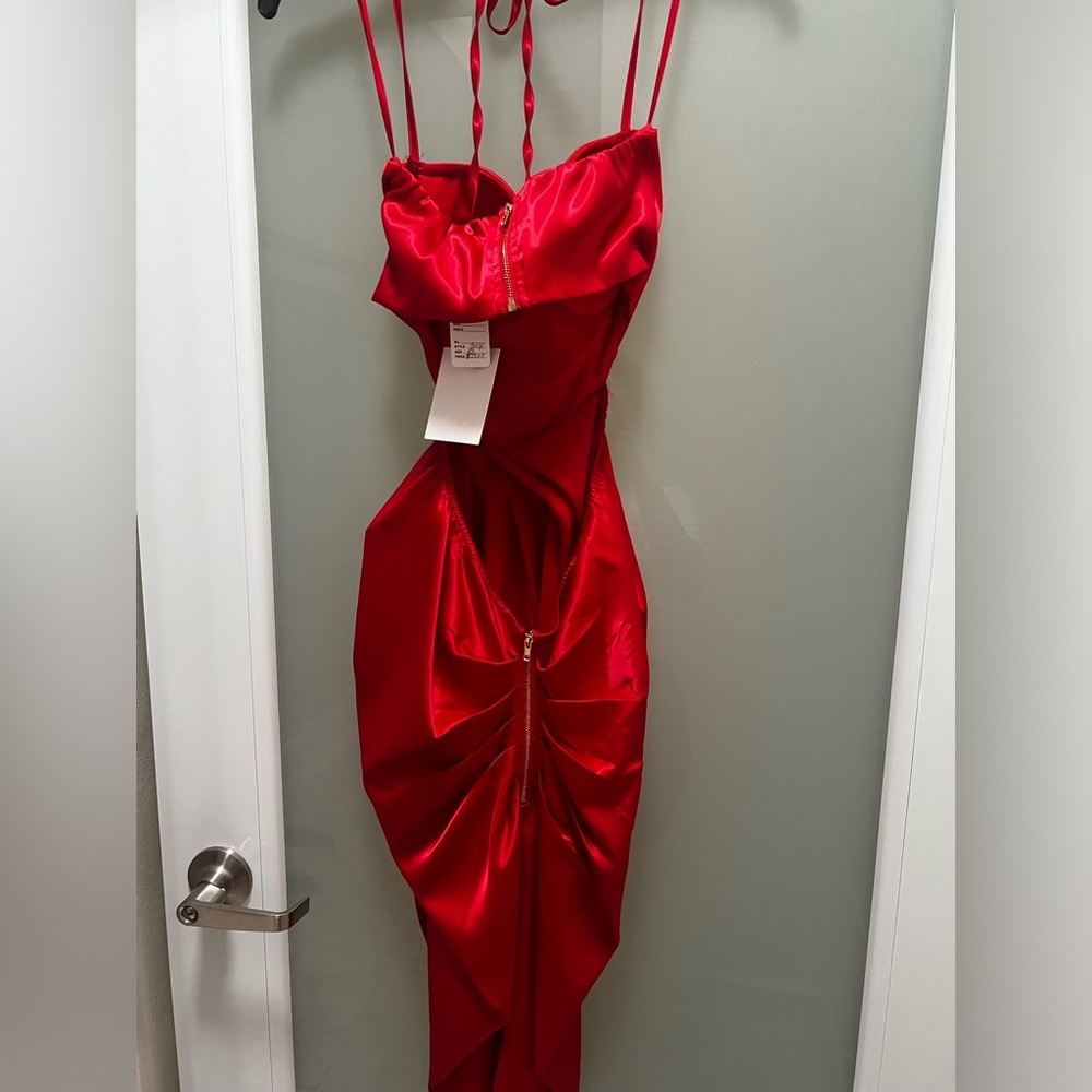 Red Dress - Picture 2 of 4